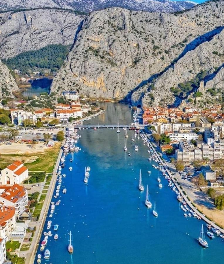 Apartments Kadenca Omis Bagian luar foto
