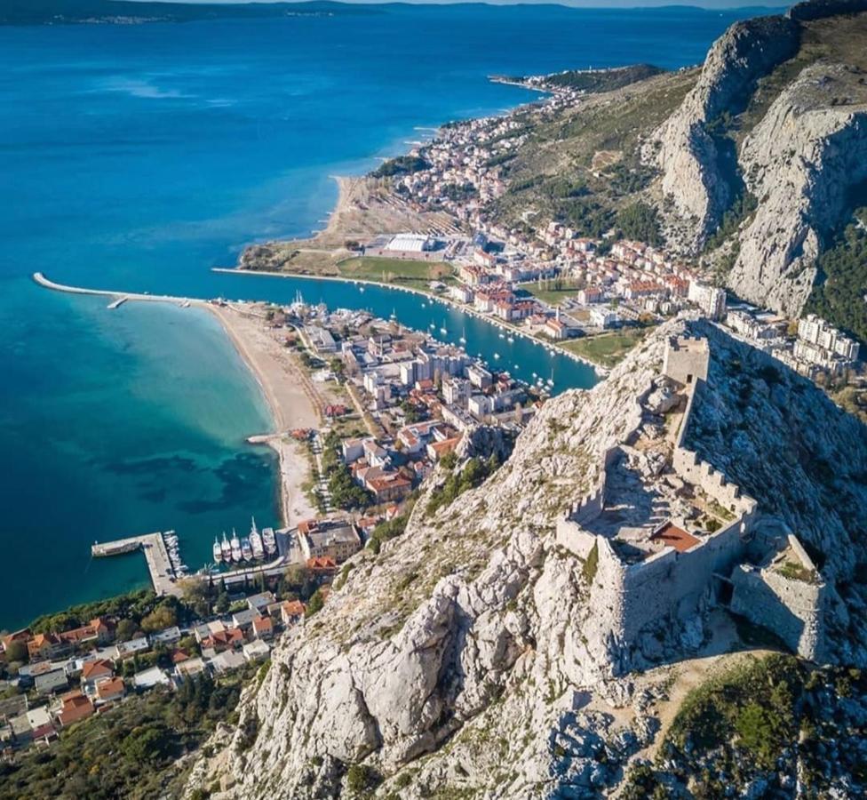 Apartments Kadenca Omis Bagian luar foto