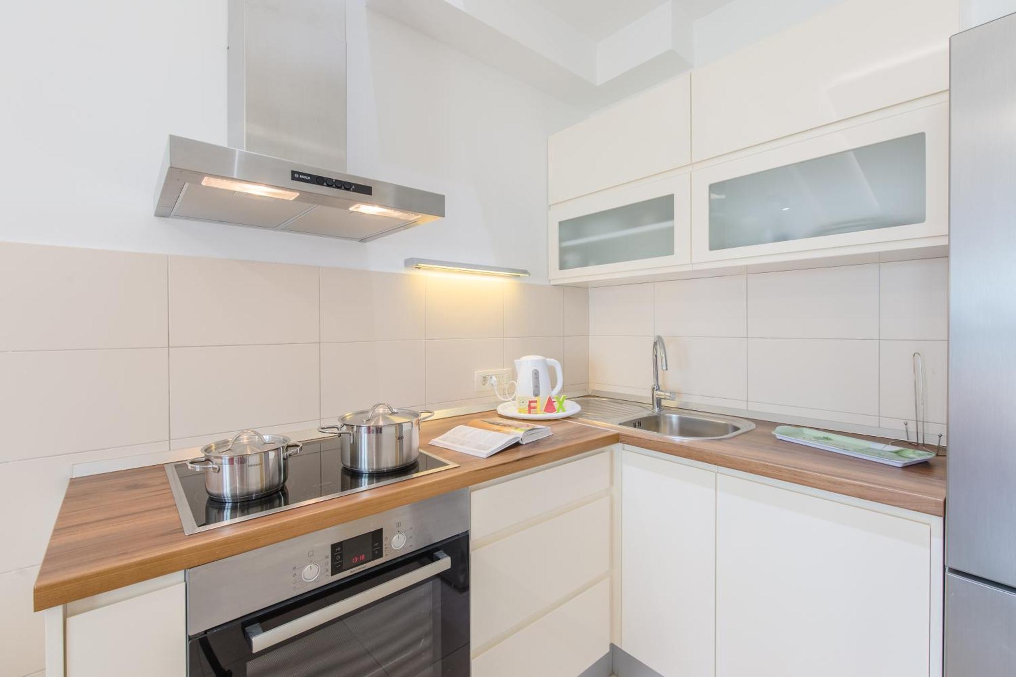 Apartments Kadenca Omis Ruang foto